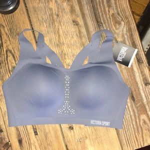 Victoria’s Secret sports bra 34D - NWT